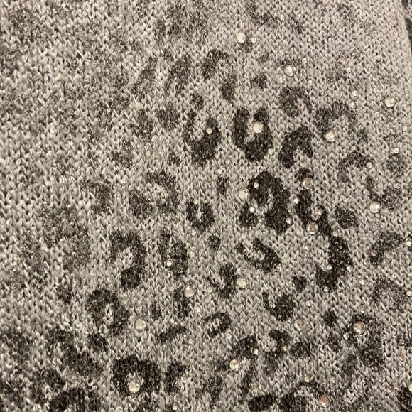 Dolled Up by Fang- Gray Leopard Print Dolman Top - Picture 2 of 4